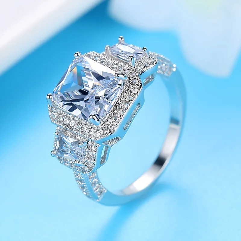 Mode Prachtige Synthetische Kristal Sprankelende Zirkonia Zilveren Kleur Ring Dames Bruiloft Banket Sieraden Bruids Verlovingsring