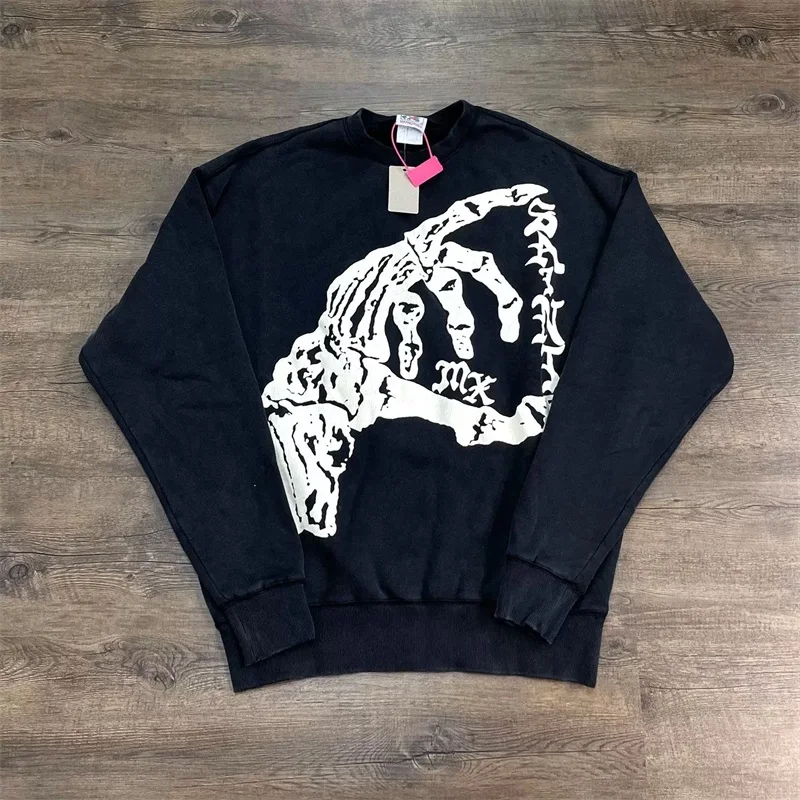 سويت شيرت رجالي بغطاء للرأس من القطن الخالص مطبوع عليه حروف كبيرة الحجم من Saint Michael باللون الأسود