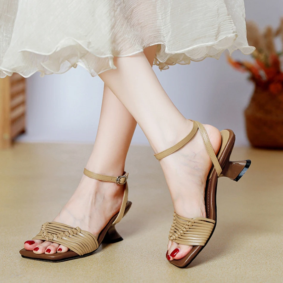

Retro hand-woven mid-heel sandals, 2025 summer new European and American fashion open-toe slim heel women's shoes