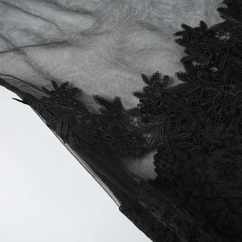 Abito da donna in pizzo a rete in stile europeo. Copricostume da bagno per le vacanze in lingerie trasparente sexy