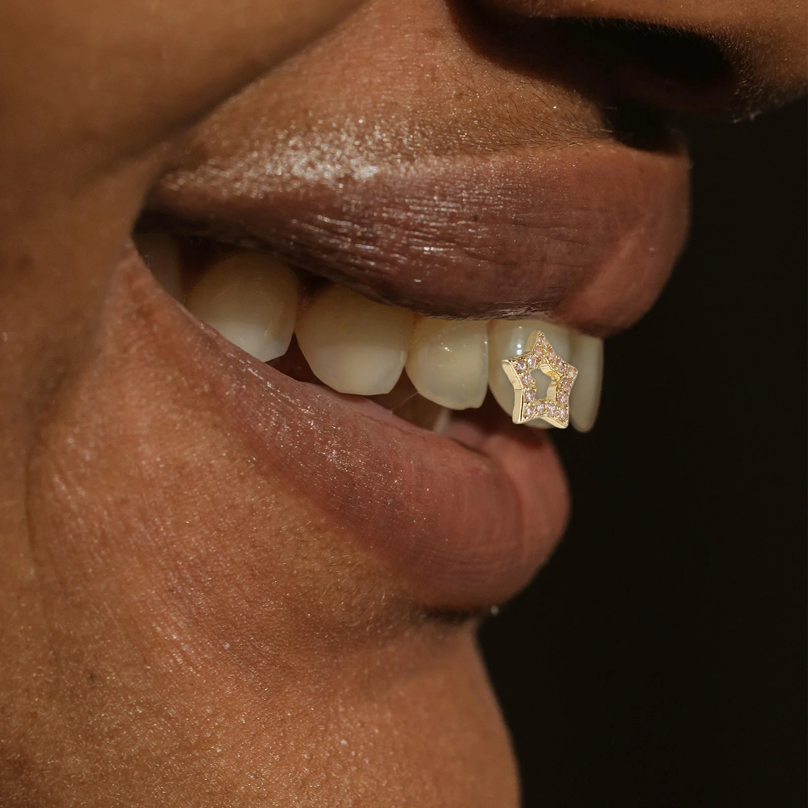 

4Pcs Sparkly Golden Star Tooth Grills Men Women Bling Hip Hop Rapper Jewelry Mouth Charms Party Decorative False Teeth Caps