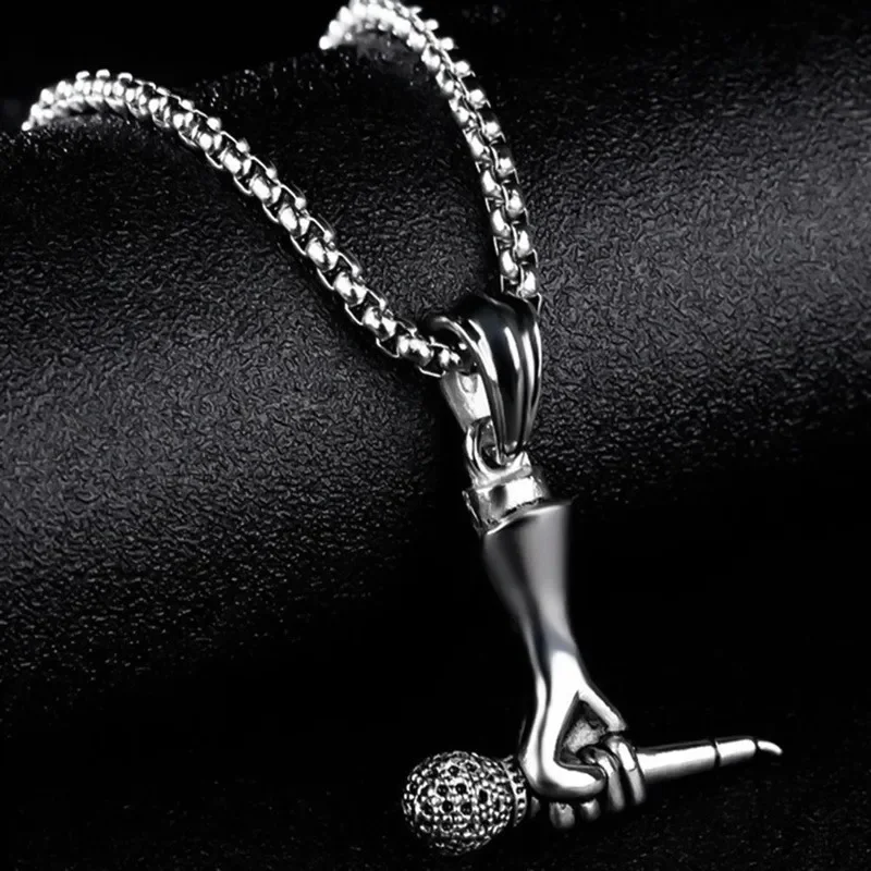 New Arrival Titanium Steel Hiphop Fashion Holding a Microphone Pendant Men Necklaces Jewelry Retro Rock Singer Gift S406