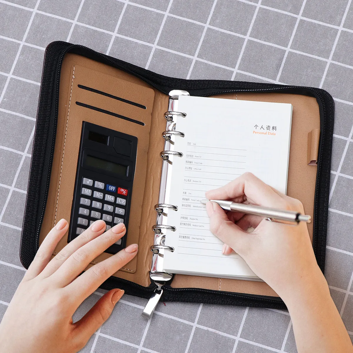 

Coffee PU Cover A6 Zipper Notebook Loose-Leaf Business Notepad Calculator Travel Agenda Manager Office Meeting Portfolio