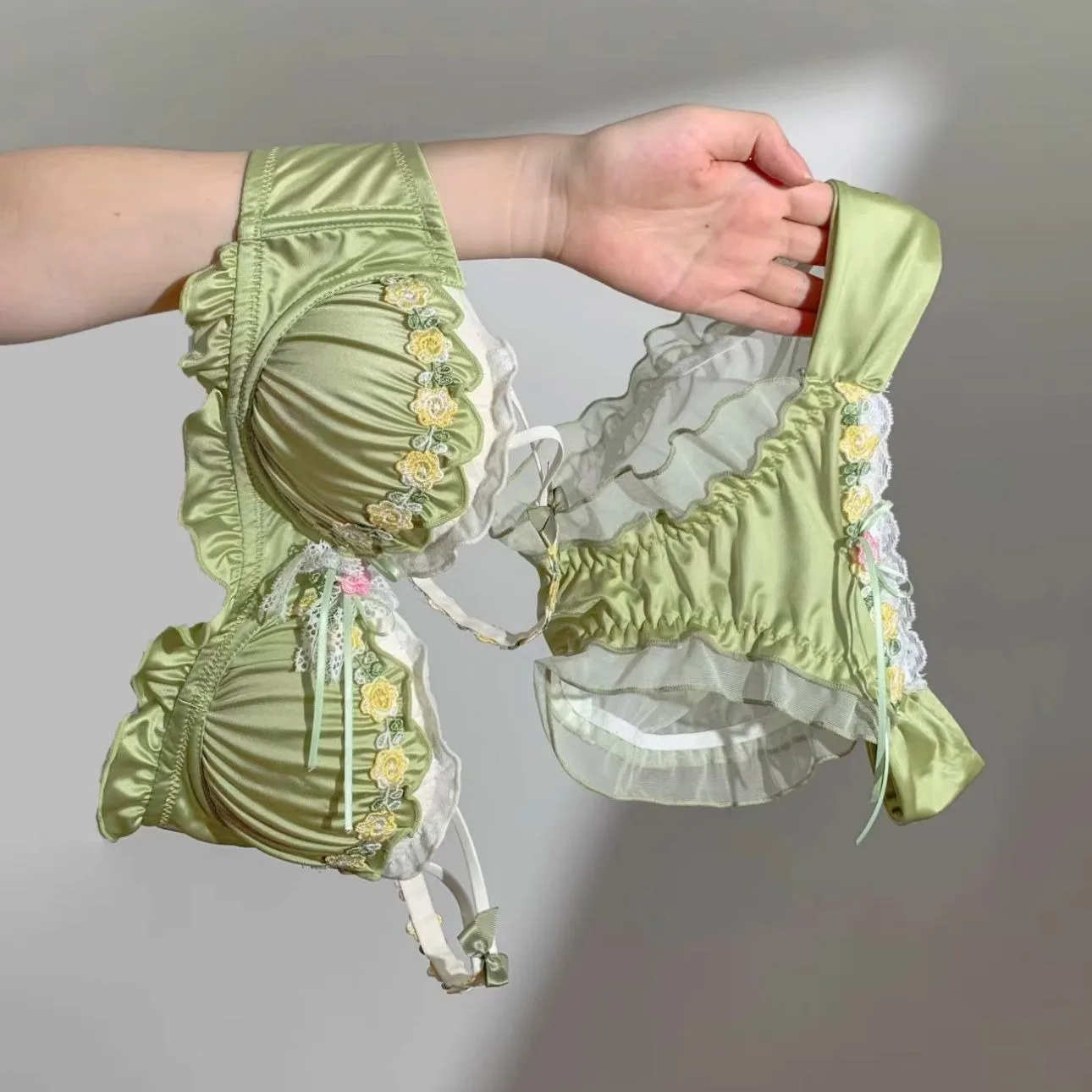 Conjunto de lencería de 2 piezas para mujer, bralettes fruncidos push-up inalámbricos transparentes de encaje floral y calzoncillos de talle bajo, ropa de dormir