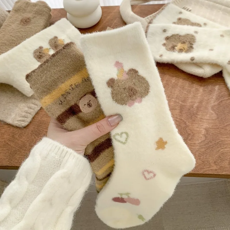 1-5 pares de calcetines de lana Coral diseño de oso Kapibara calcetines térmicos de felpa de invierno para mujeres antideslizantes mantener calentadores medias de casa