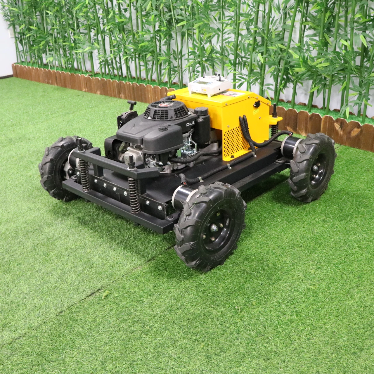 Customized tracked lawn mower, 500m remote control distance, cutting width 550 remote control lawn mower