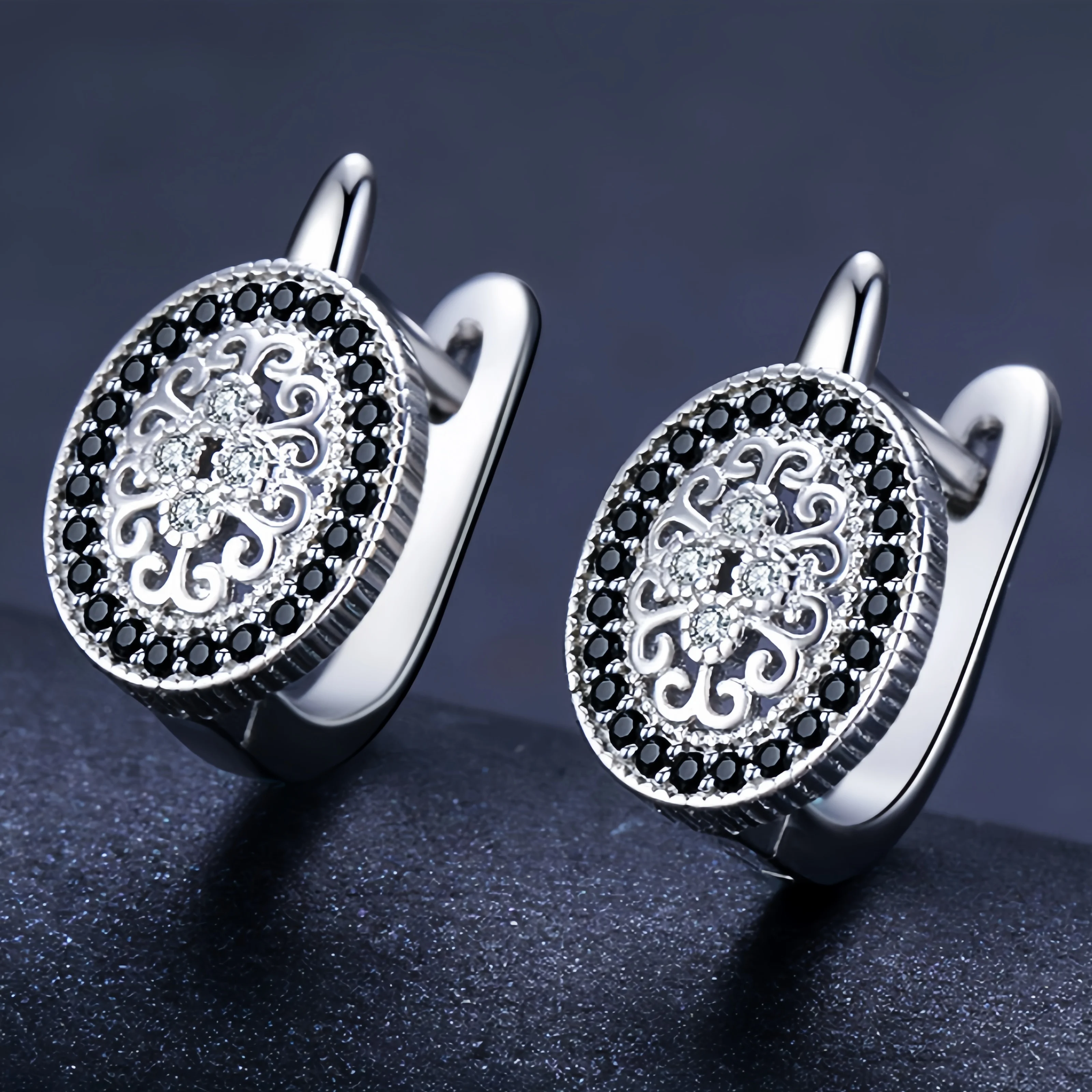 

Geometric Circle Earrings Black Zircon Clip Earrings Copper Earring for Women New 2024