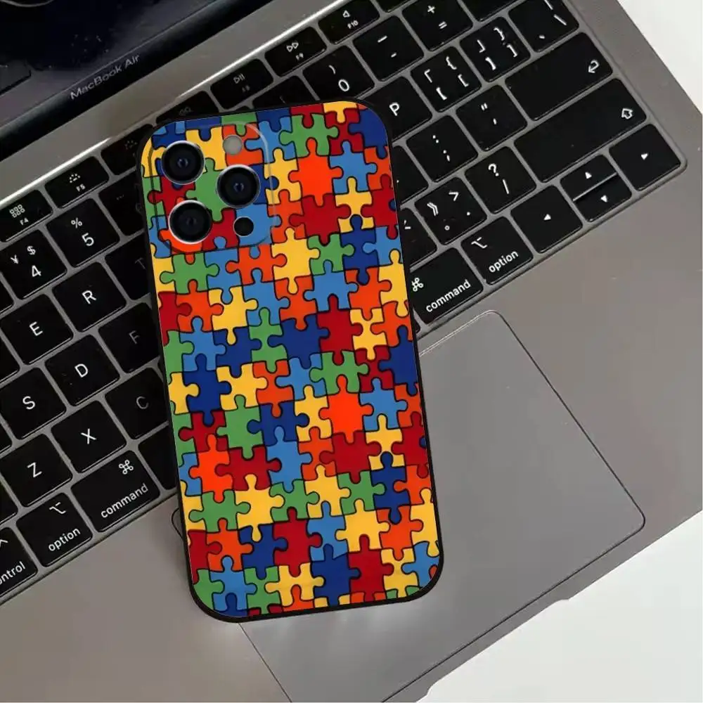 حافظة هاتف Puzzle Art Support Autism لهاتف iPhone 17,16,15,14,13,12,11 Plus، Pro Max، XS، غطاء أسود من السيليكون الناعم