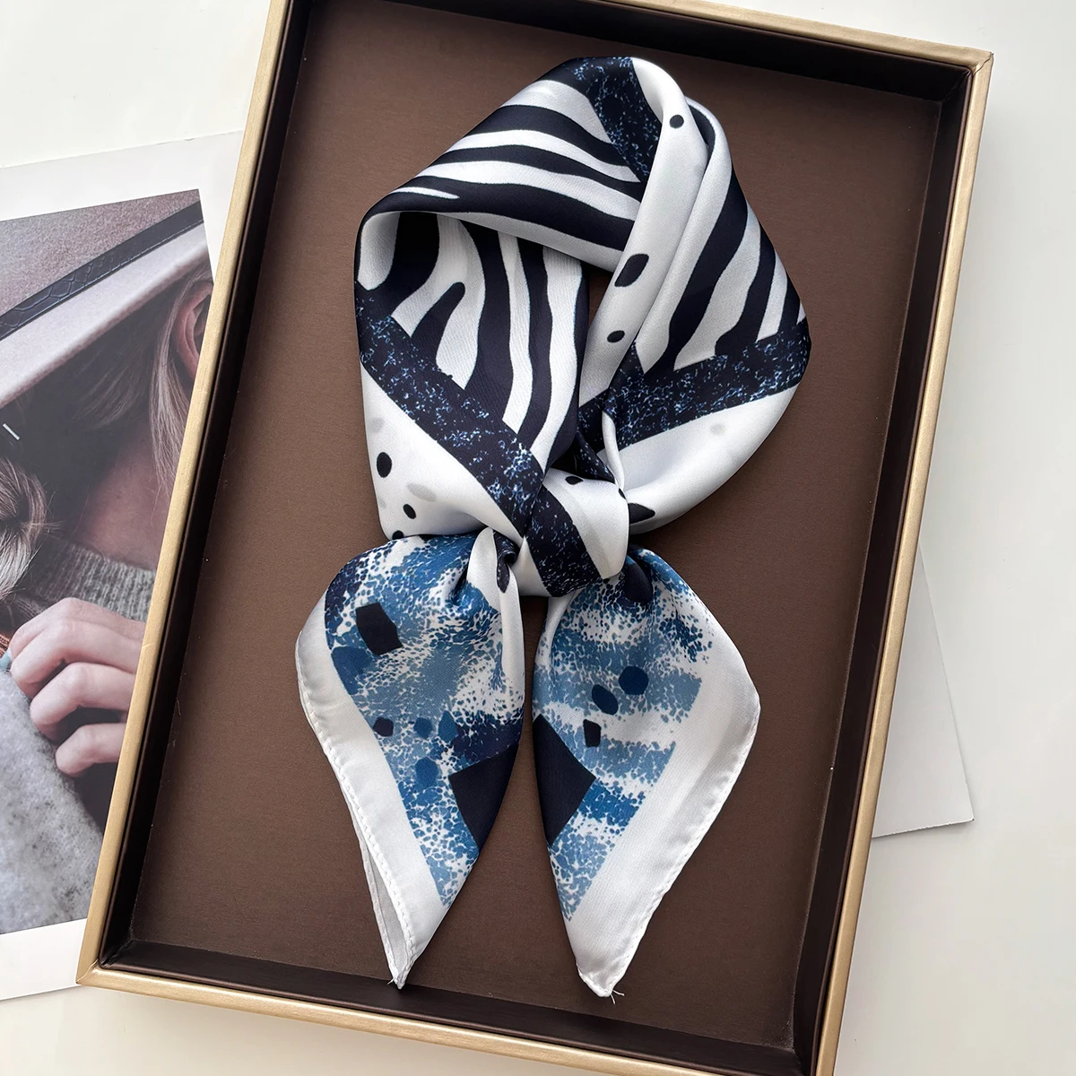 高級スクエアスカーフ女性のためのファッションレディースヒジャーブ 70*70 センチメートルエレガントなネッカチーフバンダナソフトステインフェイクシルクスカーフショール