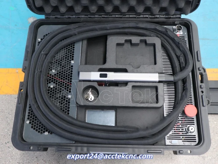 تنظيف قطع غيار السيارات 1500 واط منظف ليزر مستمر عدم الاتصال تبريد الهواء سرعة سريعة يده آلة التنظيف بالليزر السعر