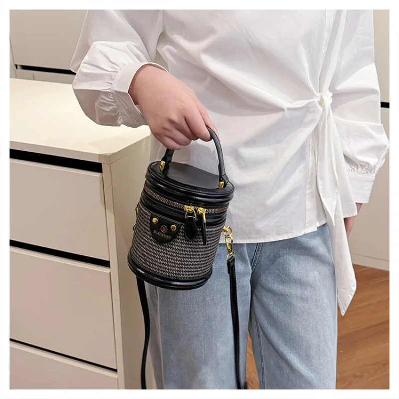 

Women's Tote Bag Made Of Mountain-Printed Leather Featuring Paris Casual Vintage Lightweight Commuter Daily Look​