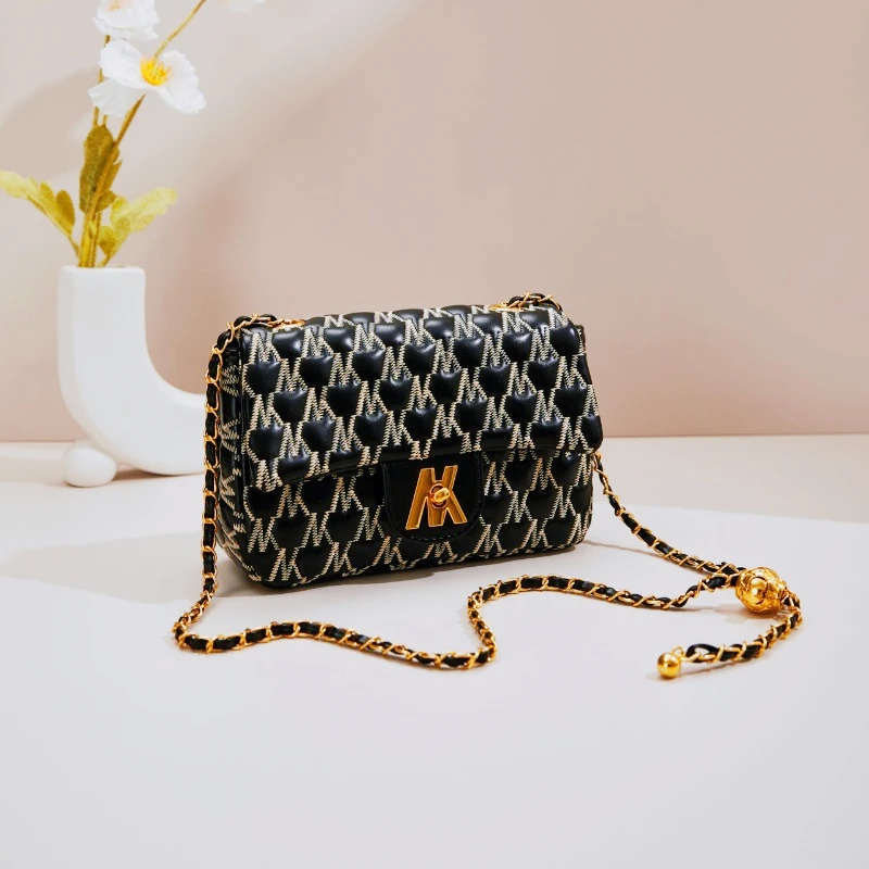 

Exquisite Niche Crossbody Bag with Modern Style - Trendy High-End Versatile Design for Women's Fashionable Sweet Retro Use