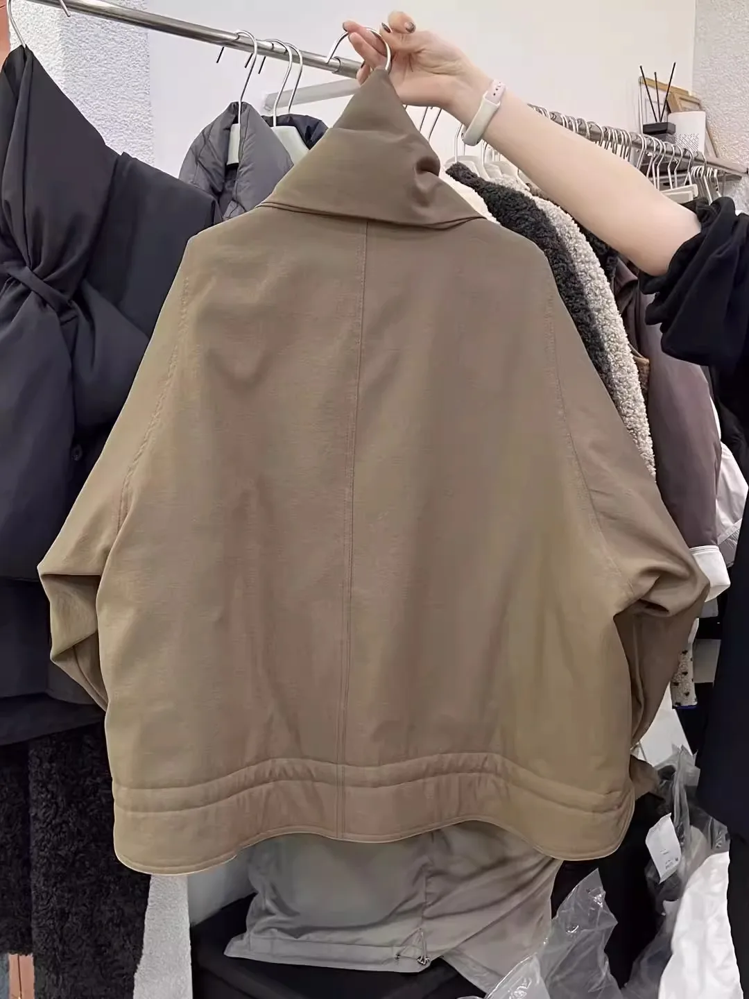 レディースシック秋冬ホワイトダックダウンルーズコート、スカーフ付き、レディースストリートウェア、Vネック、シングルブレスト、厚手暖かいダウンアウター