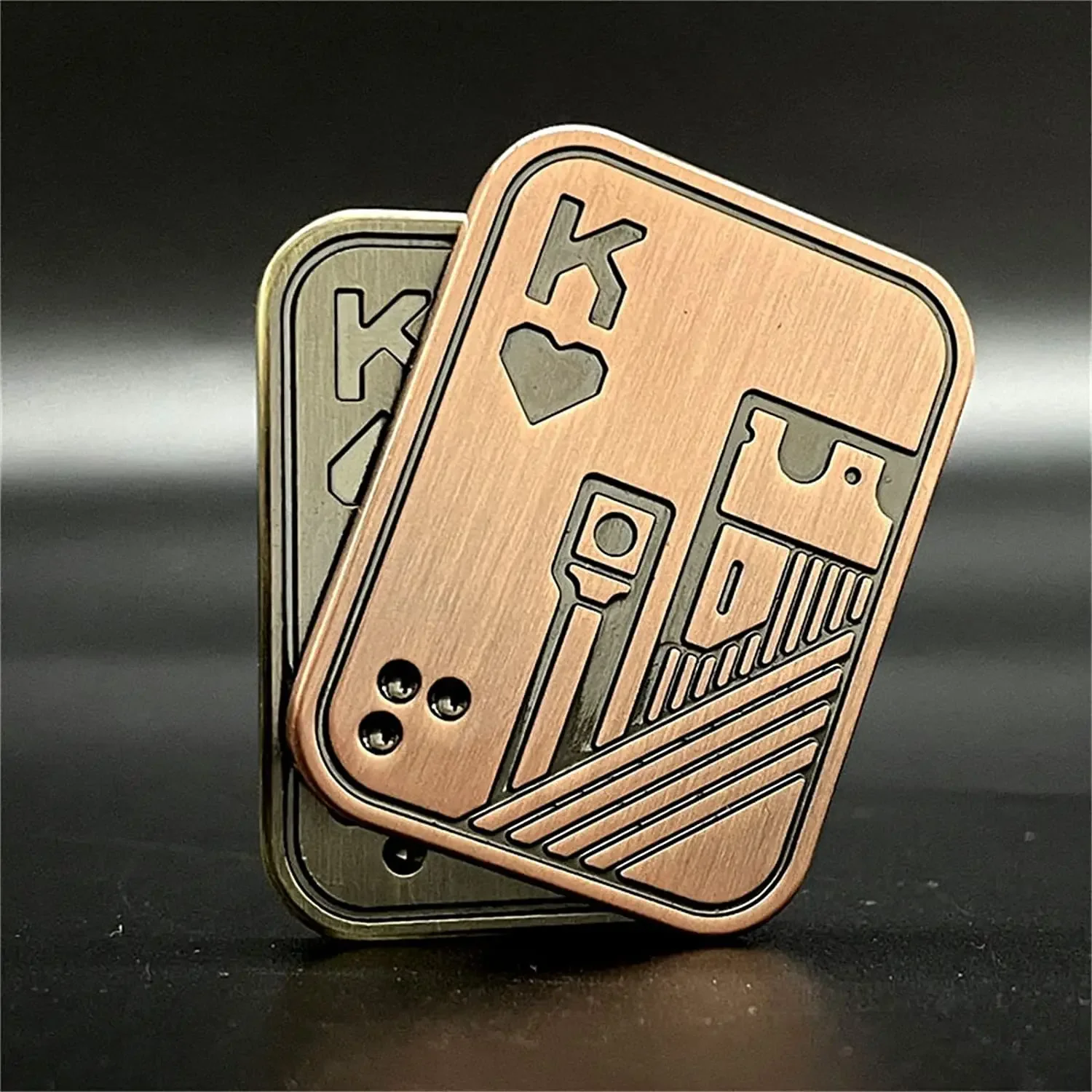 

AA KK Metal Poker Push Card Toys Novelt Fidget Toys Spinning Top Decompression Toy Office Stress Relief Toy Gift