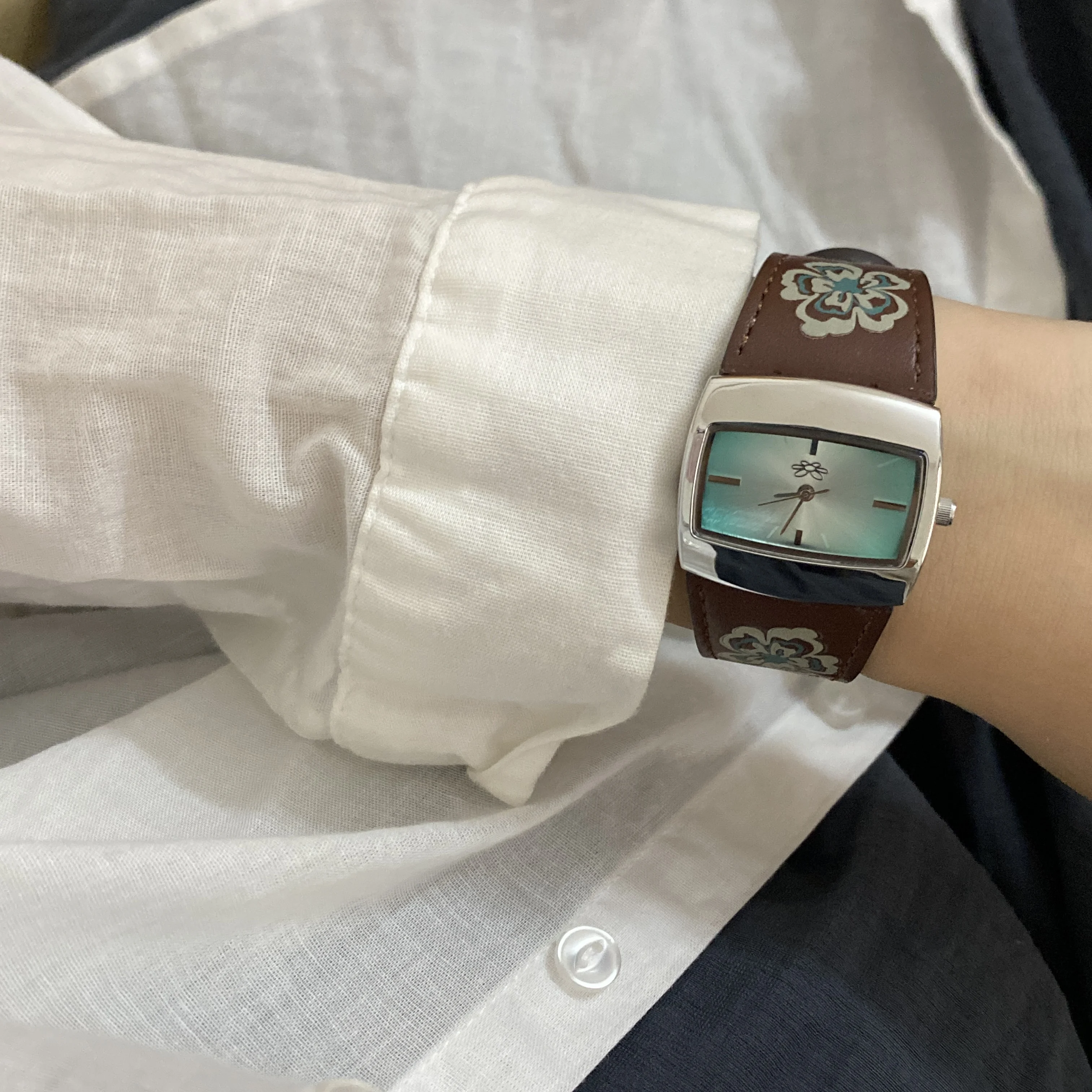 Original Vintage Classic Flower Belt Small Brown Watch Square Niche Quartz Watch Unisex Floral Shape Blue Dial
