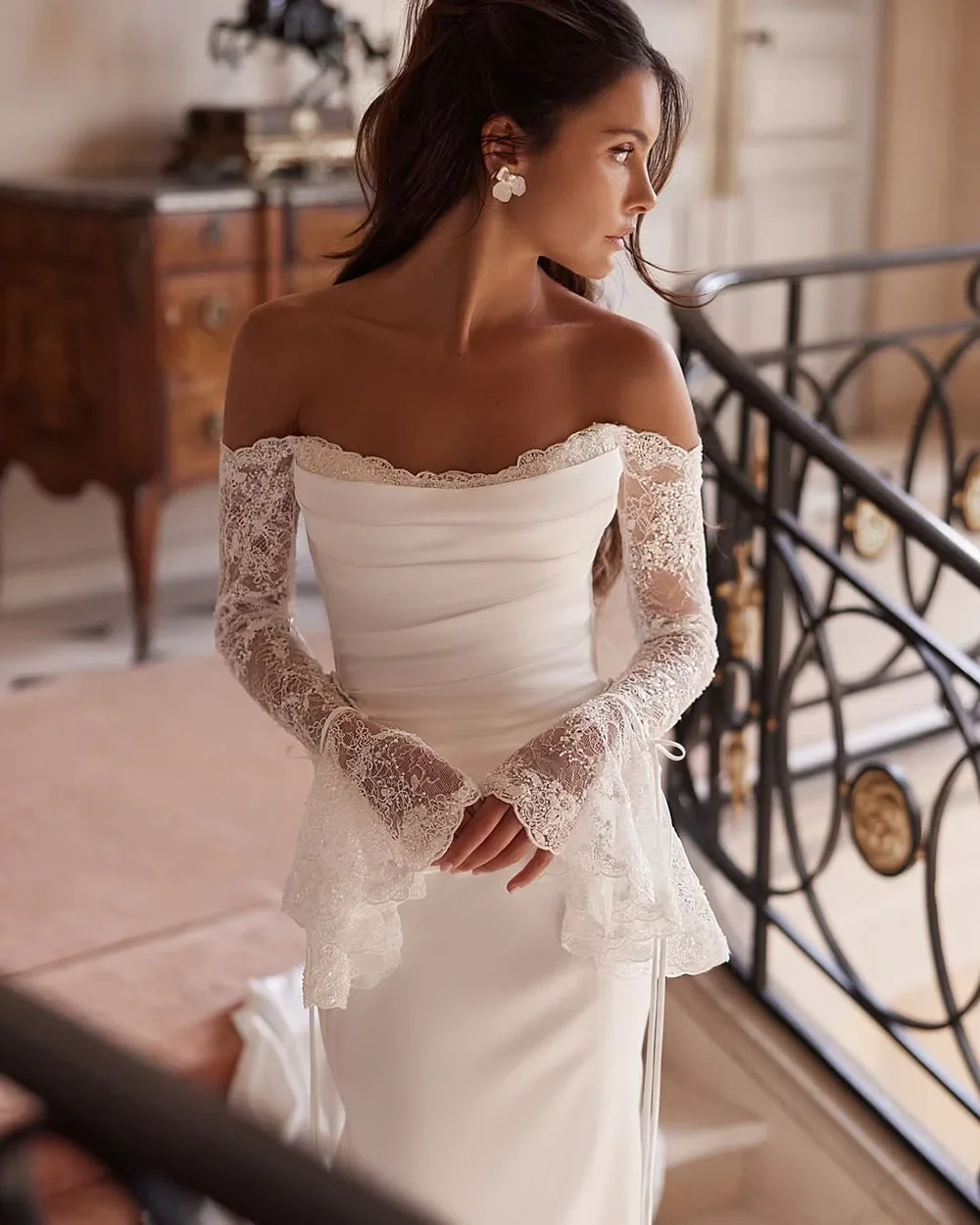 

Customized Elegant Bridal Dress Lace Mermaid Wedding Ceremony Dress Off Shoulder Long Sleeves Vinatge Bride Gown