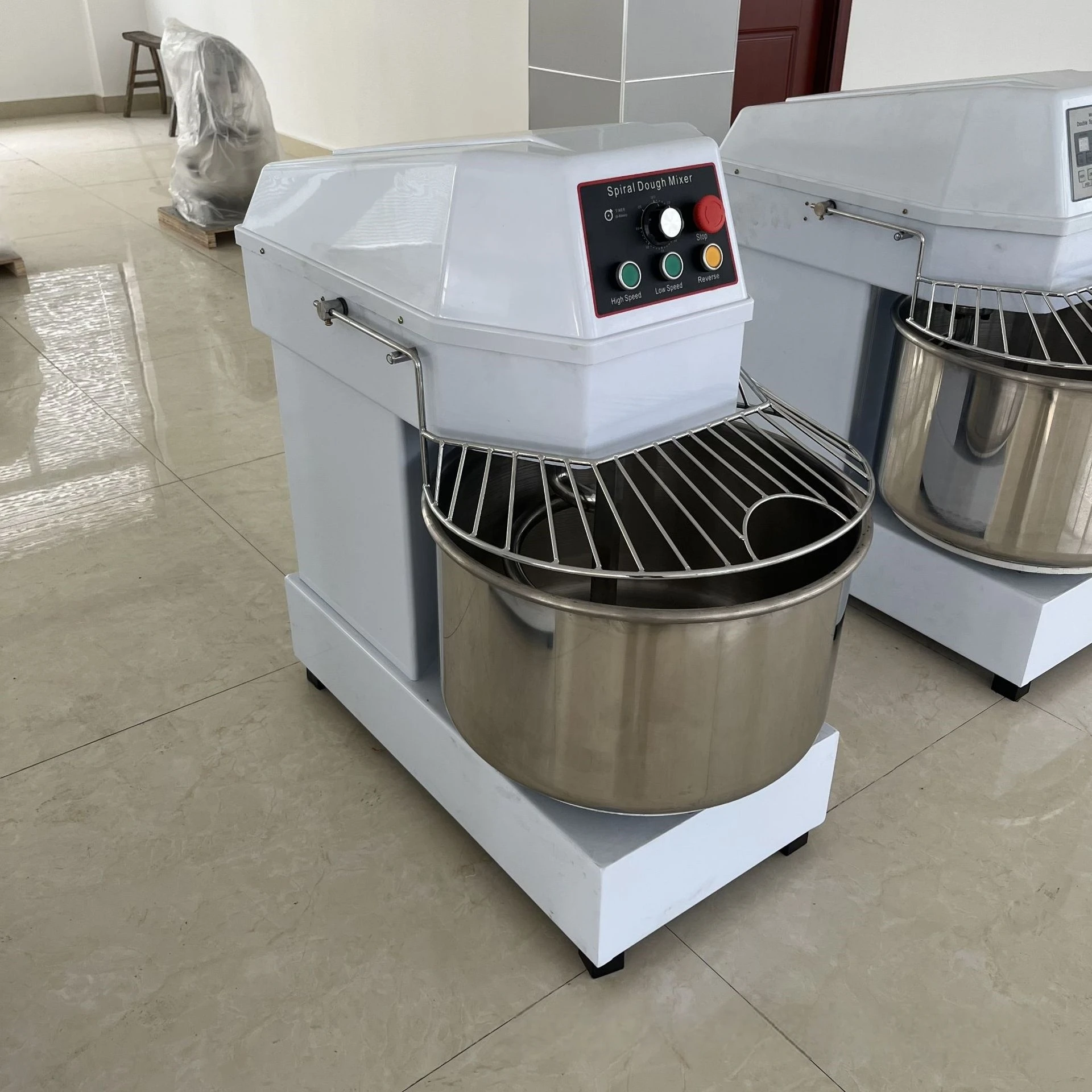 Heavy Duty Stainless Steel Dough Mixer 60L Capacity Bakery Noodle Bread Pizza Dough Spiral Mixer Machine 2-Speed New Condition