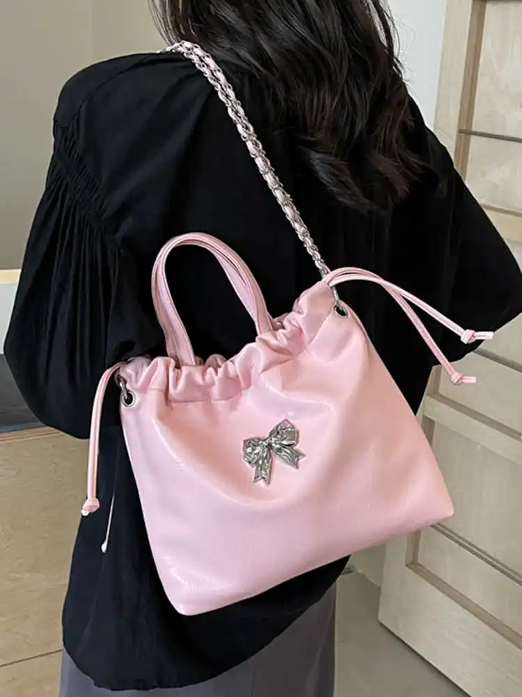 Borse tote da pendolare con coulisse di grande capacità da donna 2025 Nuova borsa a tracolla con catene decorate con fiocco Zaino versatile per studenti universitari