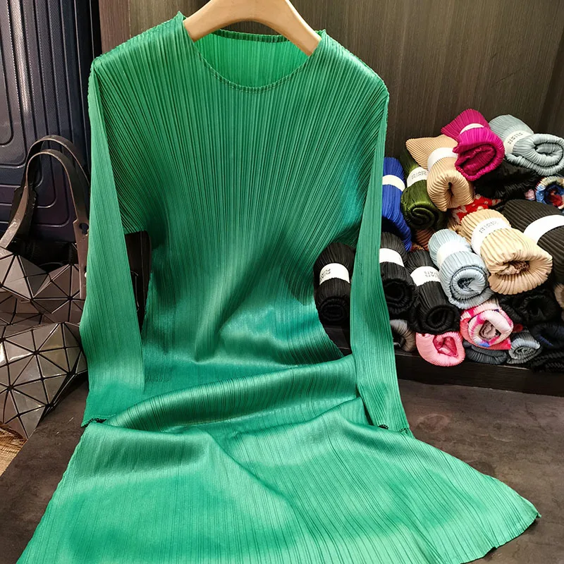 

Miyake Fashion Round Neck Long-sleeved Pleated Dress Women Casual Loose 2025 Spring Autumn New Simple Versatile Solid Skirt