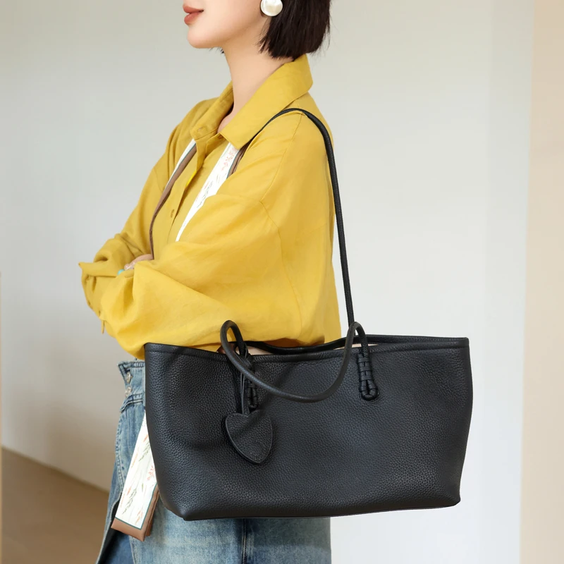 

Genuine Cowhide Leather Tote Bag for Women Pebbled Leather Large Capacity Shoulder Bag with Heart Charm Luxury Designer Handbag