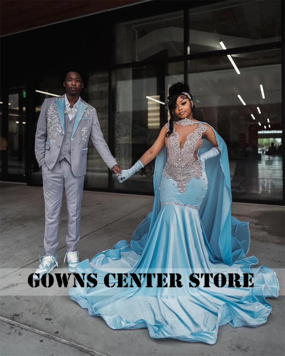 カスタマイズされたゴールデンベルベットウエディングドレス,ケープ付き,シルバークリスタルビーズ,高級デザイナーパーティー,マーメイドスタイル,黒の女の子,2024