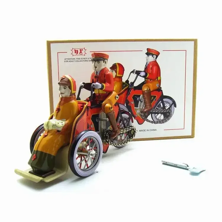 [Funny] Adult Collection Retro Wind up toy Metal Tin rickshaw tricycle driver car Clockwork toy figure model vintage toy gift