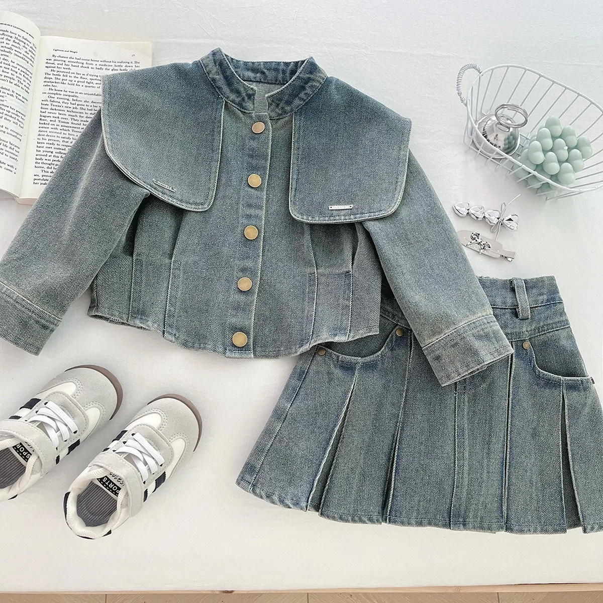 

Trendy turn-down colloar girls' denim suit Spring/Summer outerwear and short skirt two-piece set