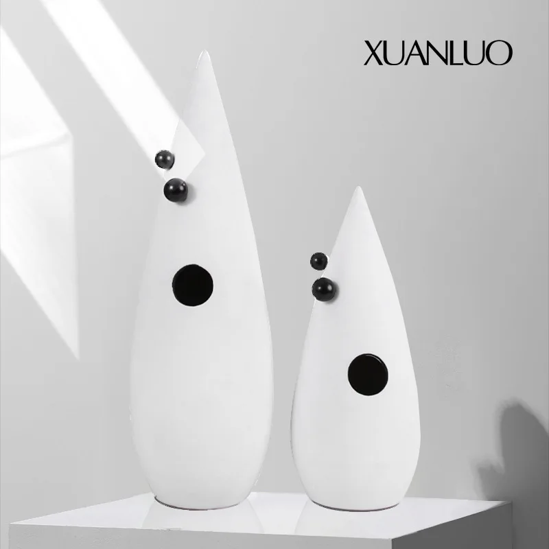 Modern minimalist black-and-white bullet-shaped resin ornament, window display resin soft furnishings ornament