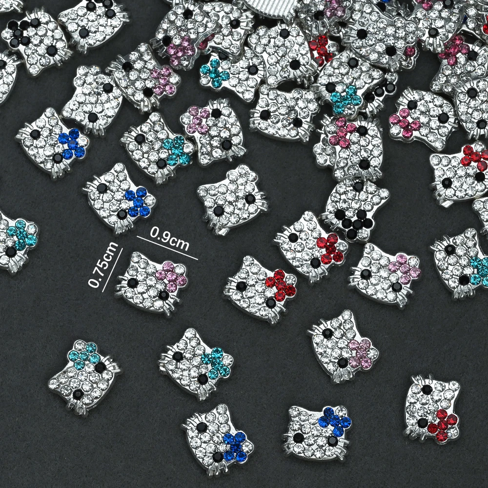 10/35 Buah Bagian Kuku Kristal Kitty Kawaii 3D Berlian Penuh Jimat Kuku Hello Kitty Kepala KT Berkilau dengan Dekorasi Seni Kuku Berlian Kecil