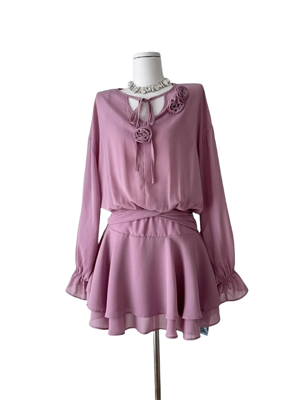 فستان نسائي أنيق أرجواني مطوي مزين بالزهور ورقبة على شكل حرف V بتصميم متقاطع الخصر تنورة كعكة للتنقل على الطراز الكوري وخصر ع...