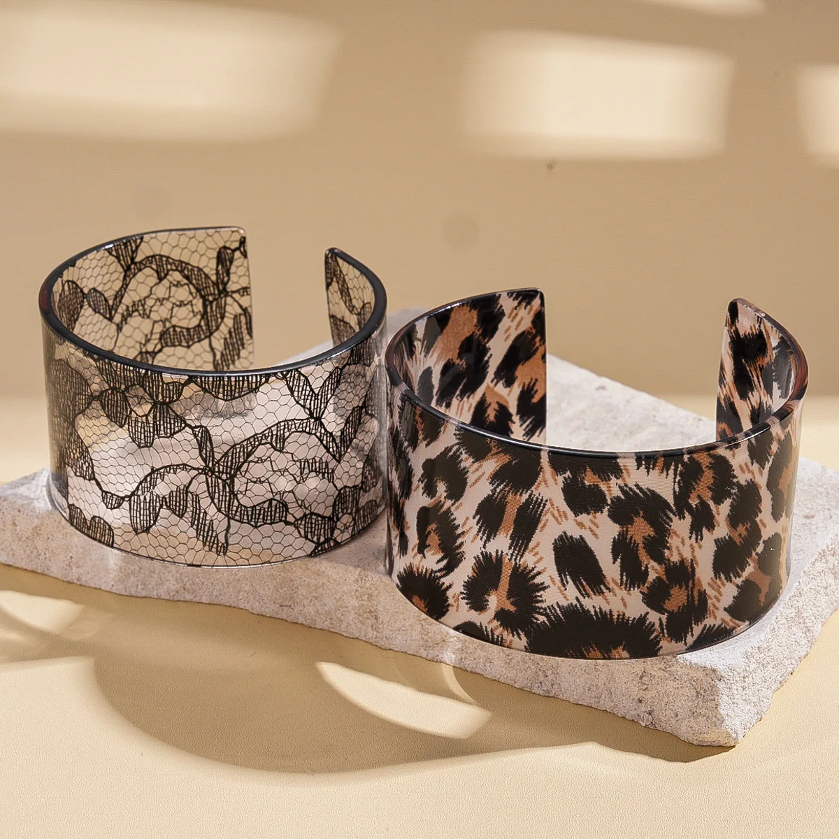 DOO MEI Unique Design Leopard  Lace Print Open Bracelets for Women Men Vintage Wide Acrylic Smudge Bracelet Bangle Jewelry