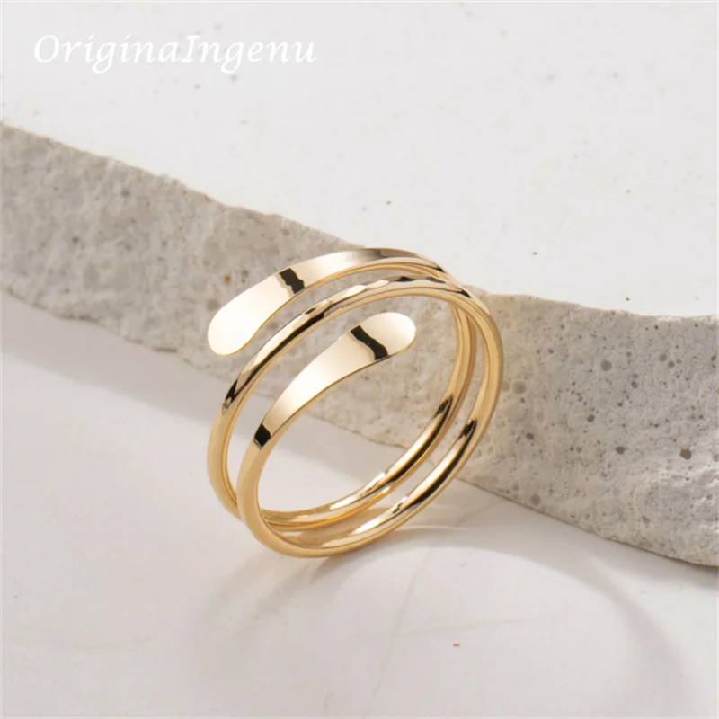 Anillo de brazalete martillado lleno de oro de 14K, anillo de banda hecho a mano, joyería minimalista, anillo resistente al deslustre delicado,