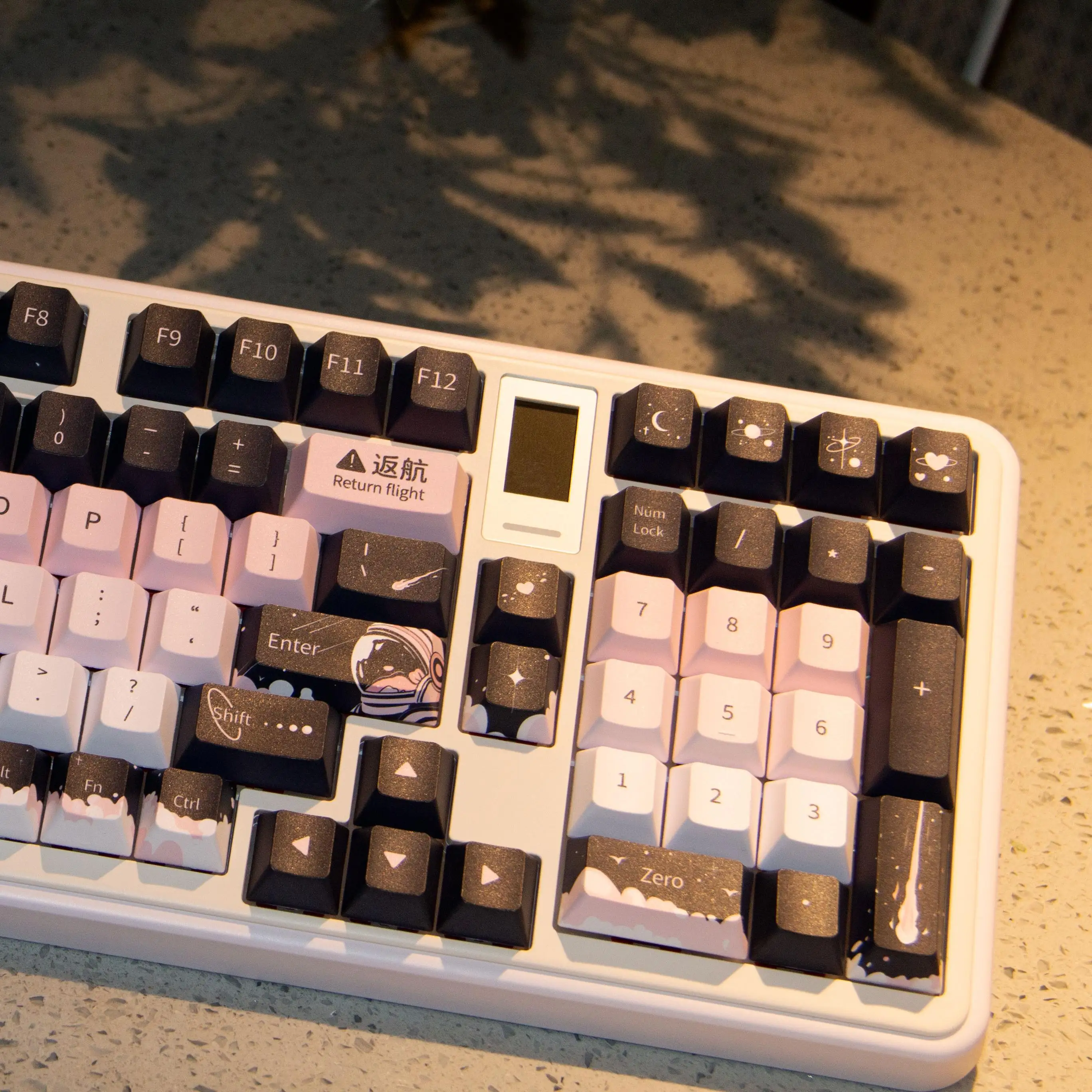 Teclado mecánico PBT con sublimación de cinco lados, teclas con temática de planeta Escape, QX3, perfil de cereza, 120 teclas, negro y rosa