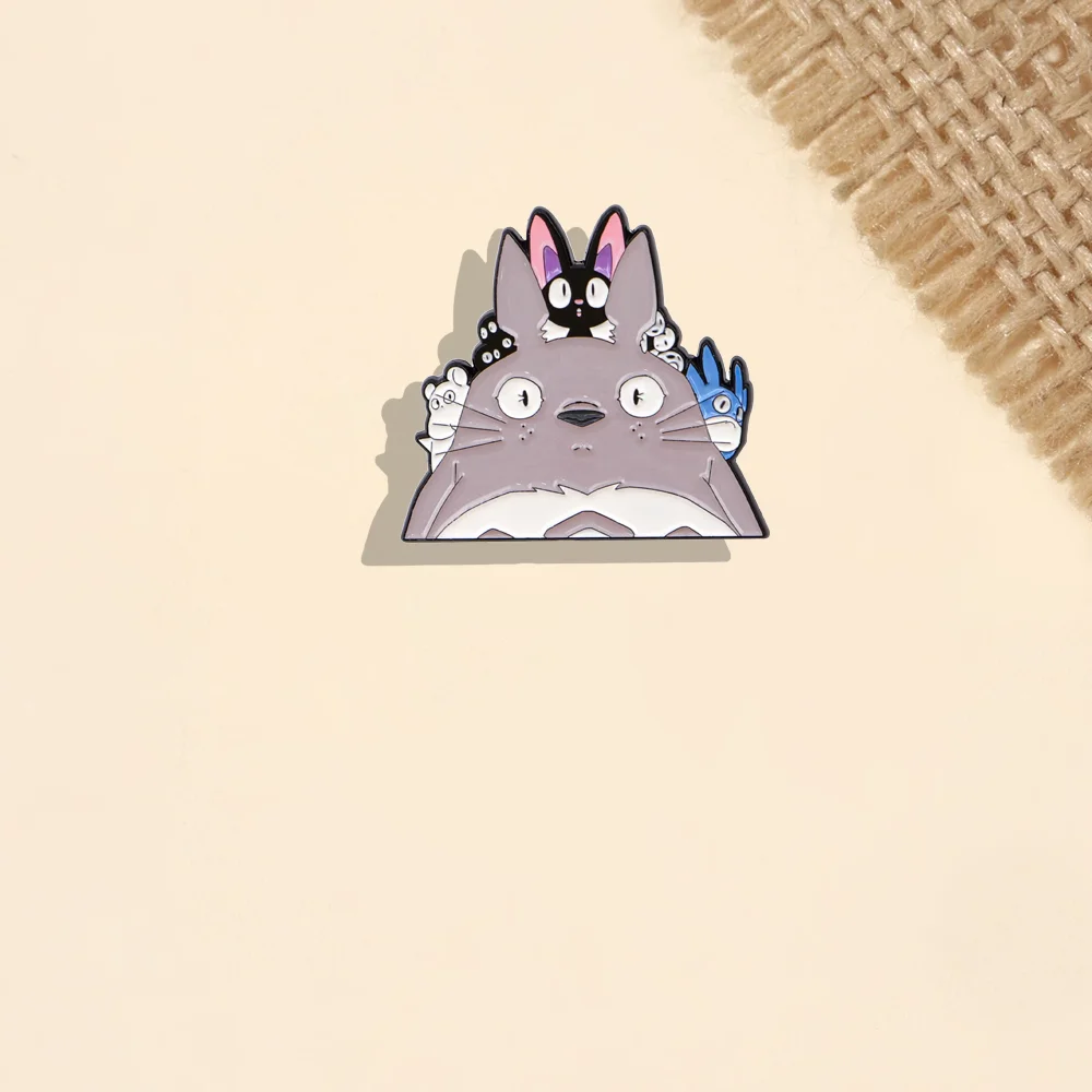 شخصيات أنيمي المينا دبابيس العالمي الكرتون سبيكة شارات العصرية تنوعا الملابس على ظهره وشاح الملحقات بروش