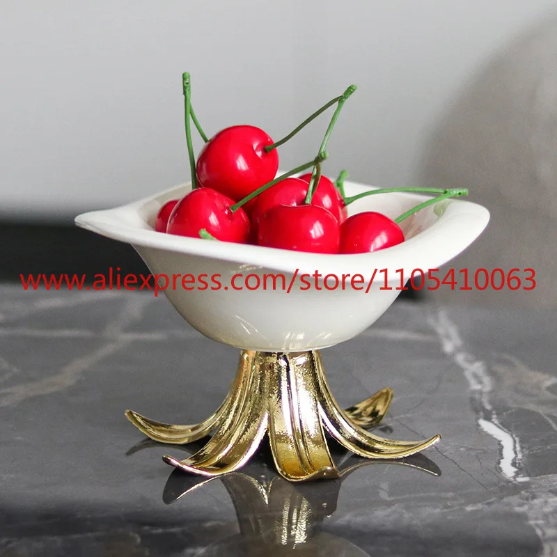 1PCS Abstract art ceramic petal fruit plate ornament light luxury modern home metal base snack dried fruit bowl ornament