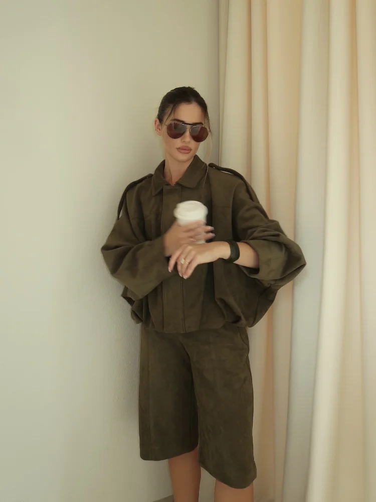 Рисунок 5 - Женская зеленая замшевая кожаная куртка 2025 года