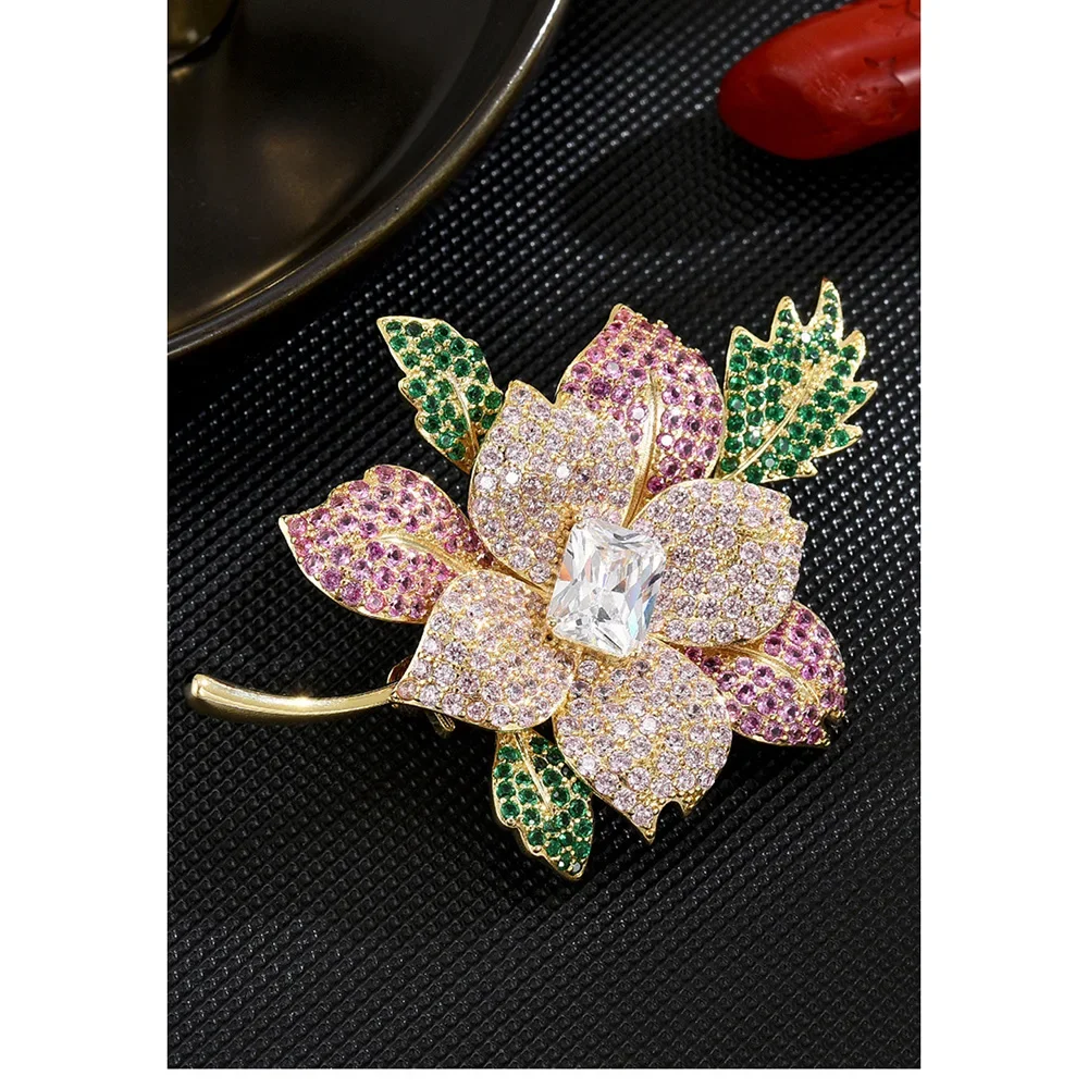 Exquisite Brooch for Women Pink Diamond High-end Temperament Suit Accessories Pin Niche Design Party Office Coat Accessories