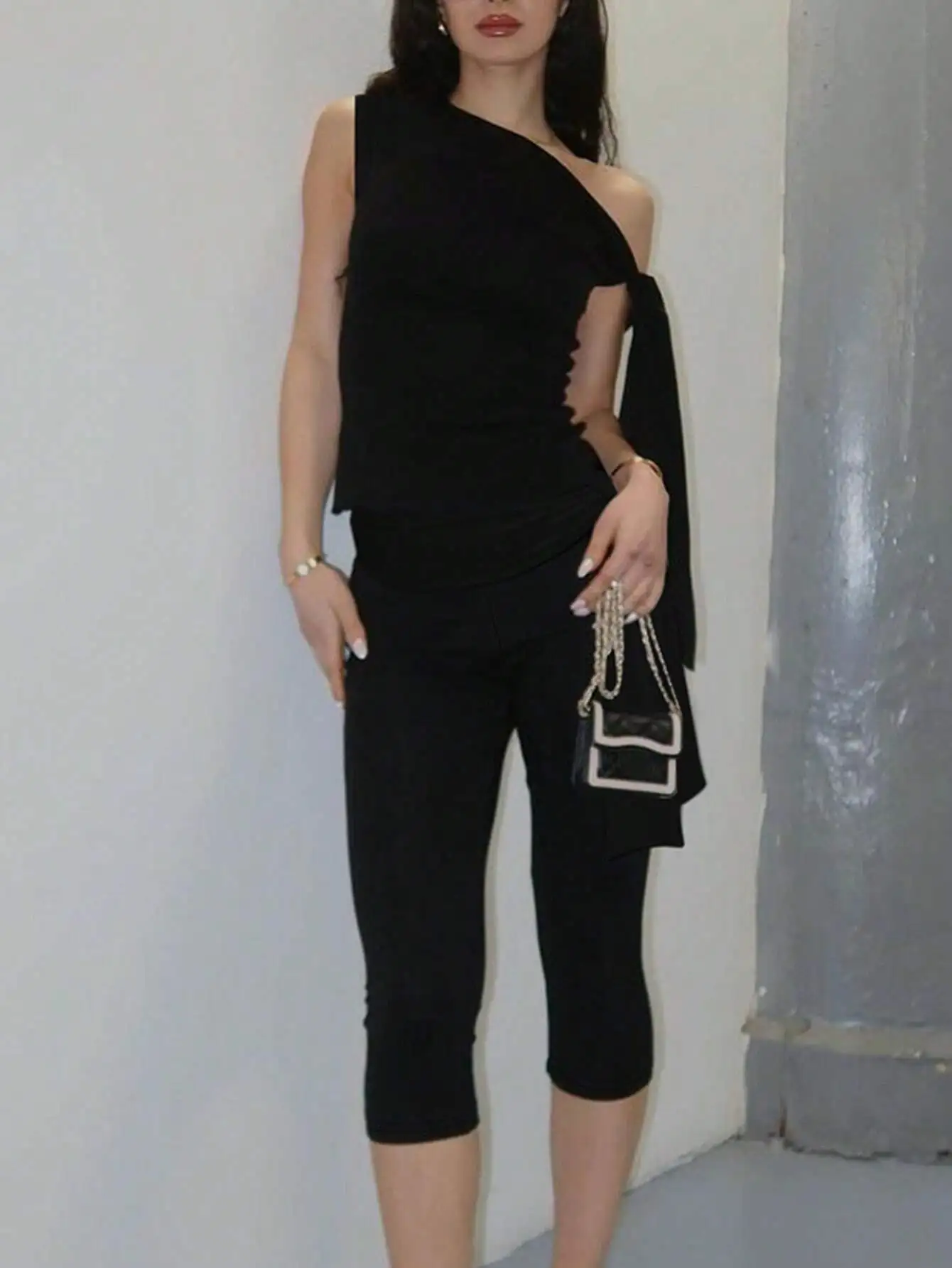 

Women Solid Asymmetric Shoulder Sleeveless Tie Top And Capri Pants Casual 2-Piece Set Black Summer