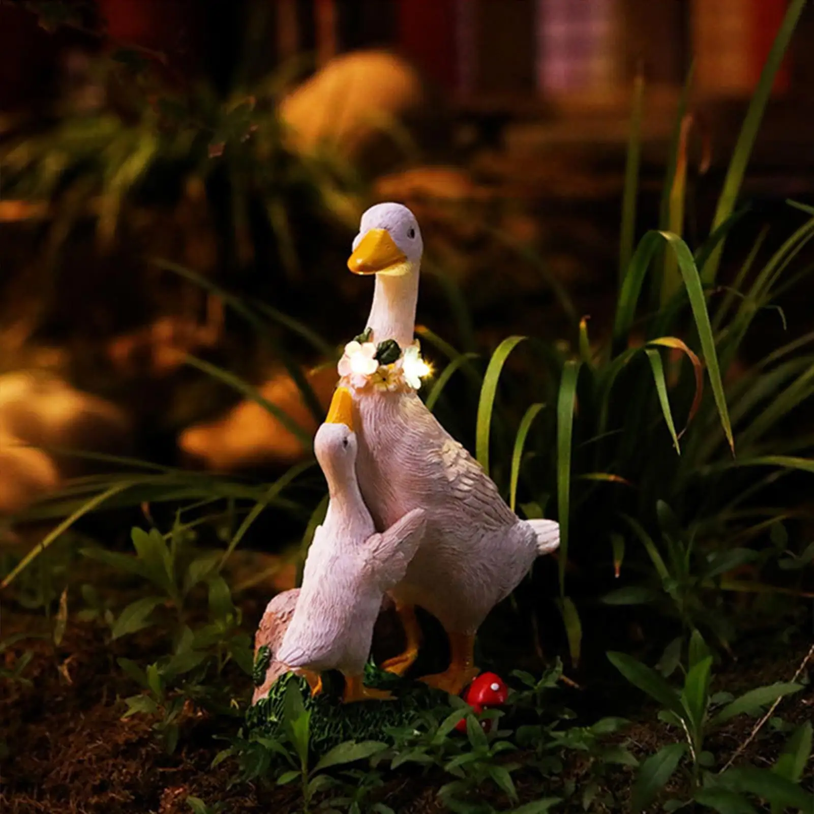 

Garden Goose Solar-Powered Resin Outdoor Decoration Patio Animal Sculpture For Homeowners Gardeners Collectors Lawn Patio