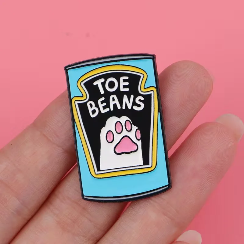 A cat paw enamel brooch, badge pin, backpack accessory, lady's corsage, clothing gift, jewelry fashionable accessory