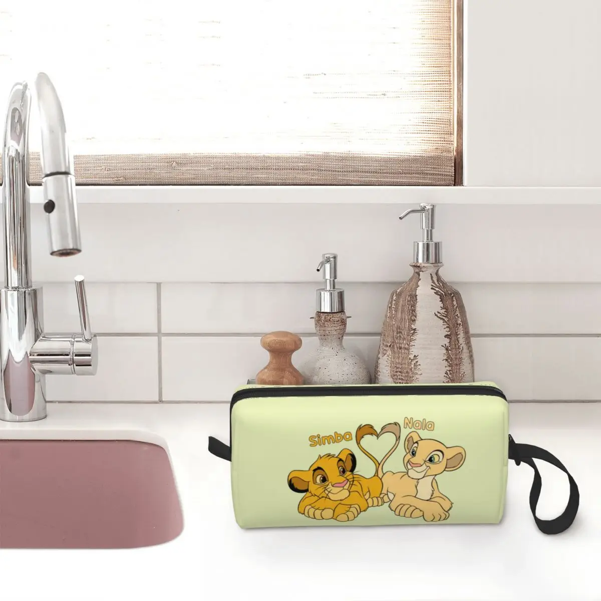 Custom Simba And Nala Cartoon Toiletry Bag for Women The Lion King Hakuna Matata Makeup Lady Beauty Storage Dopp Kit Box