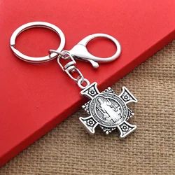 1pc 3.7inch Mens Keychains Y2k Punk Saint Benedict Medal SMOLIVB Keyrings With Flowers On Protection Pendant Valentine Day K1729