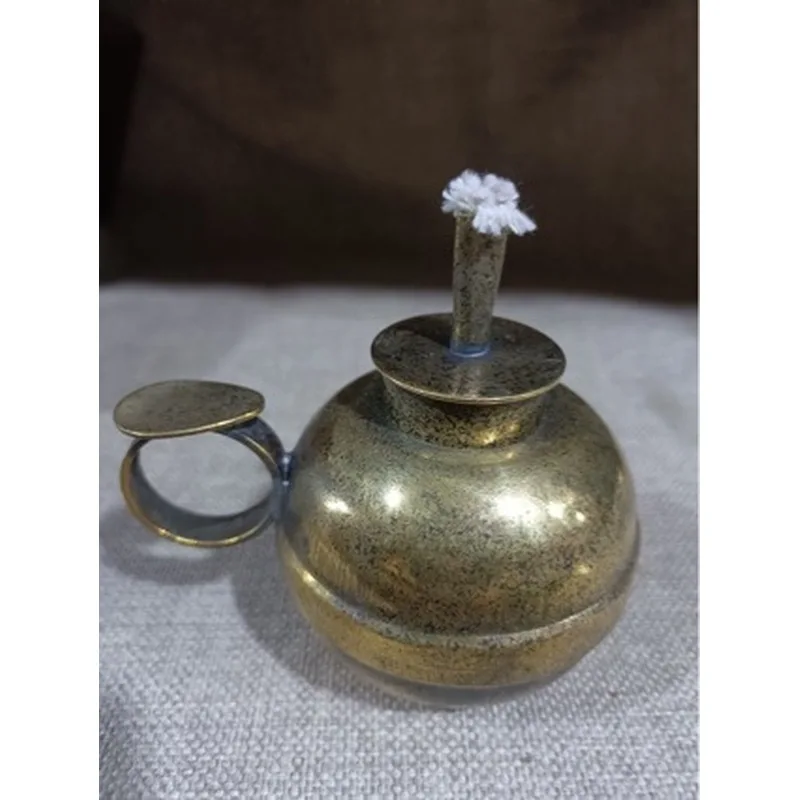 Antique-style copper craft oil lamp decorative piece for vintage collection