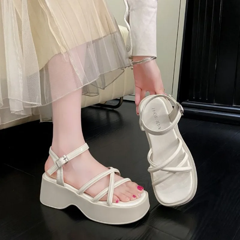 Woman Buckle Latch Design Thick-soled Shoes Trend Casual Sandals Non-slip Outdoor Sandals Unique Fashion Women Sandals 65