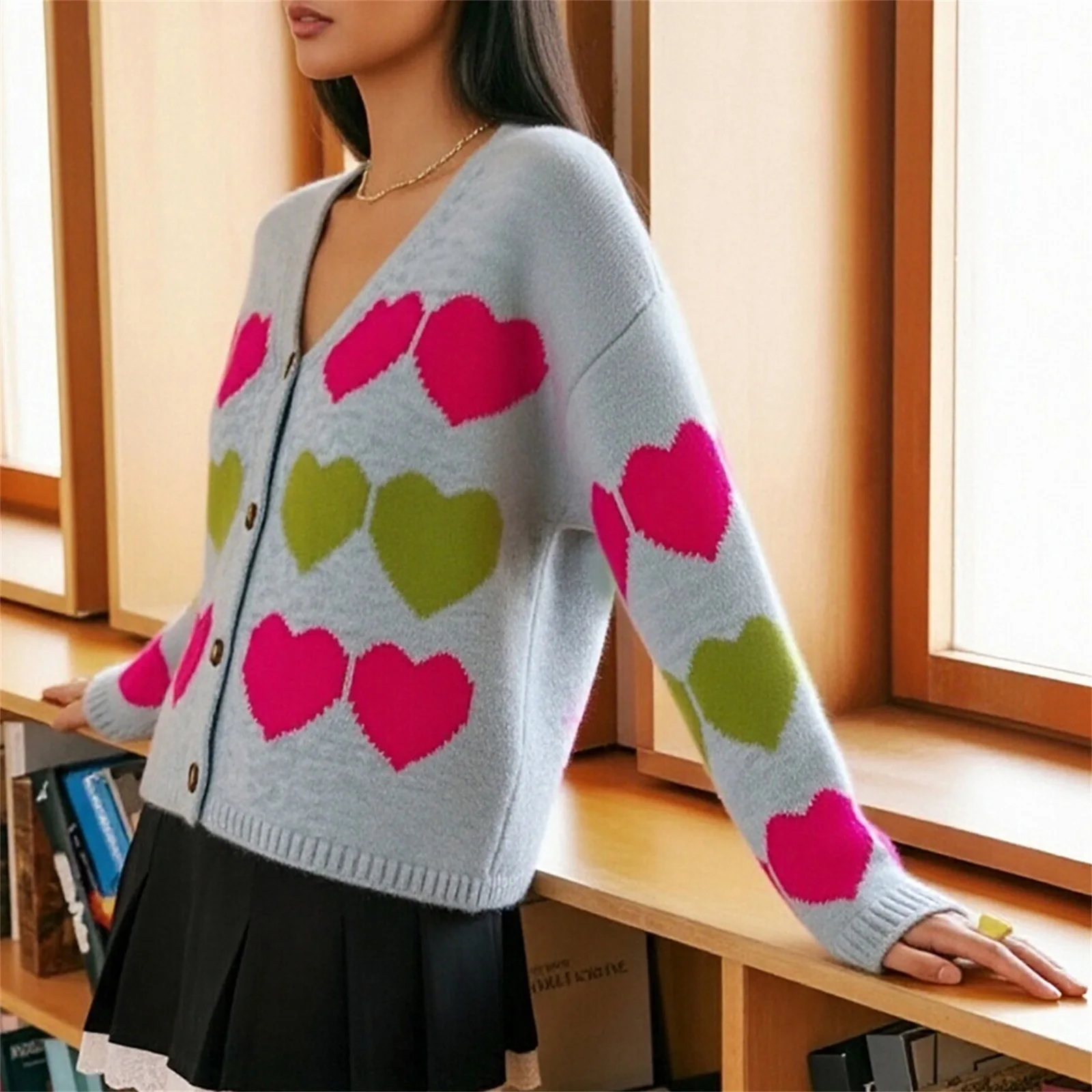 เสื้อคาร์ดิแกนถักติดกระดุมสำหรับผู้หญิง เสื้อแจ็คเก็ตสเวตเตอร์ทรงหลวมคอวีแขนยาวพิมพ์ลายหัวใจสำหรับฤดูใบไม้ผลิ ฤดูใบไม้ร่วง