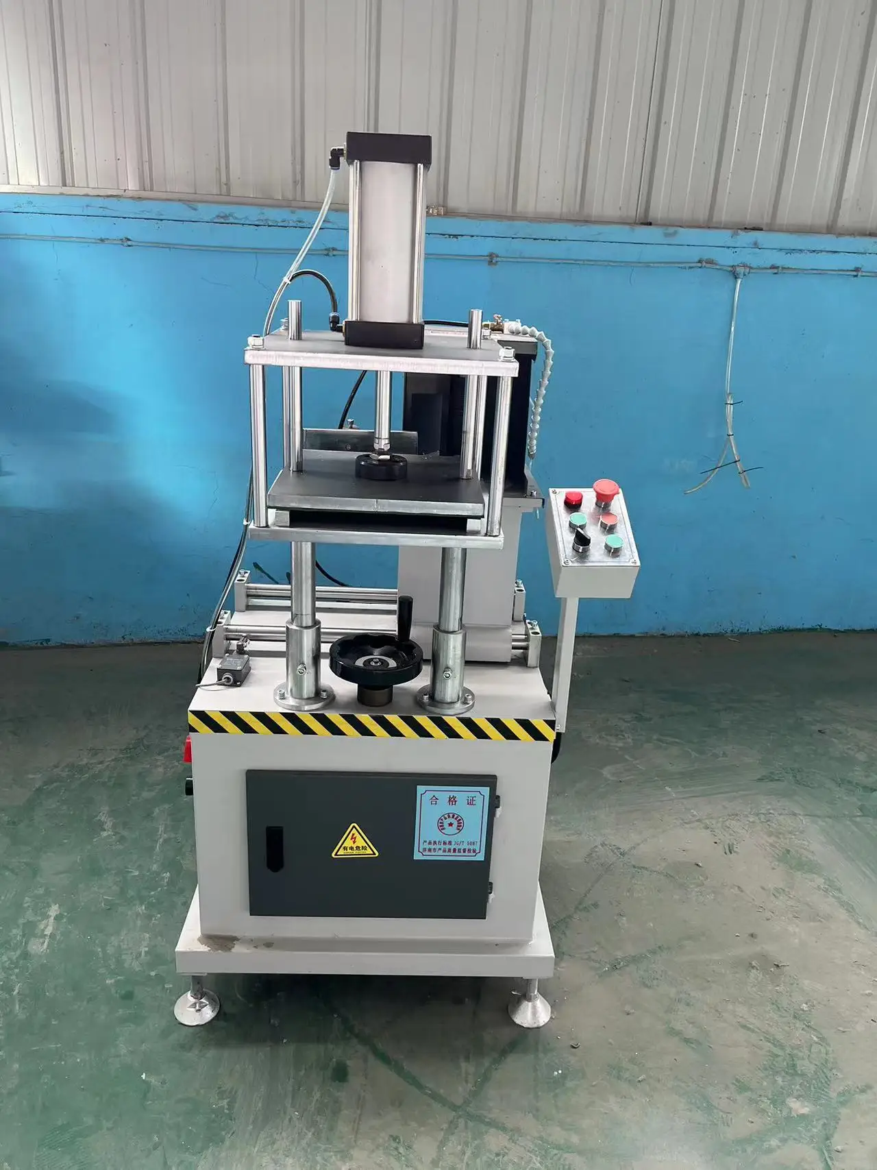 PLC Core Control of PVC Aluminum Profile Discharge Type Small End Milling Machine