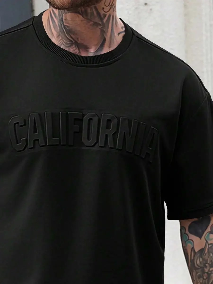 

Men Black Solid Letter Embossed T-Shirt Set Casual Streetwear Summer Outfit