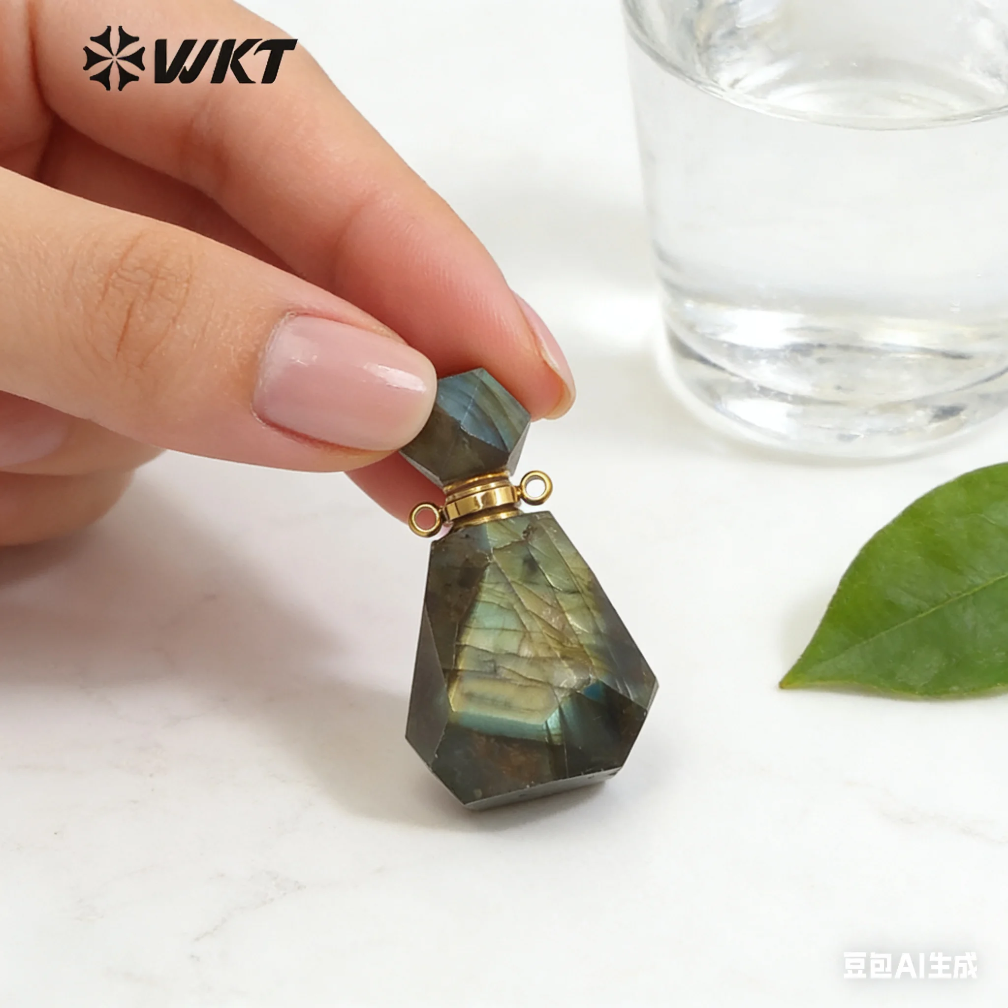 

WT-P1627 New Faceted Water Drop Necklace Pendant Double Hooks Perfume Bottle Pendant Luxury Labrodorite Bottle Pendant