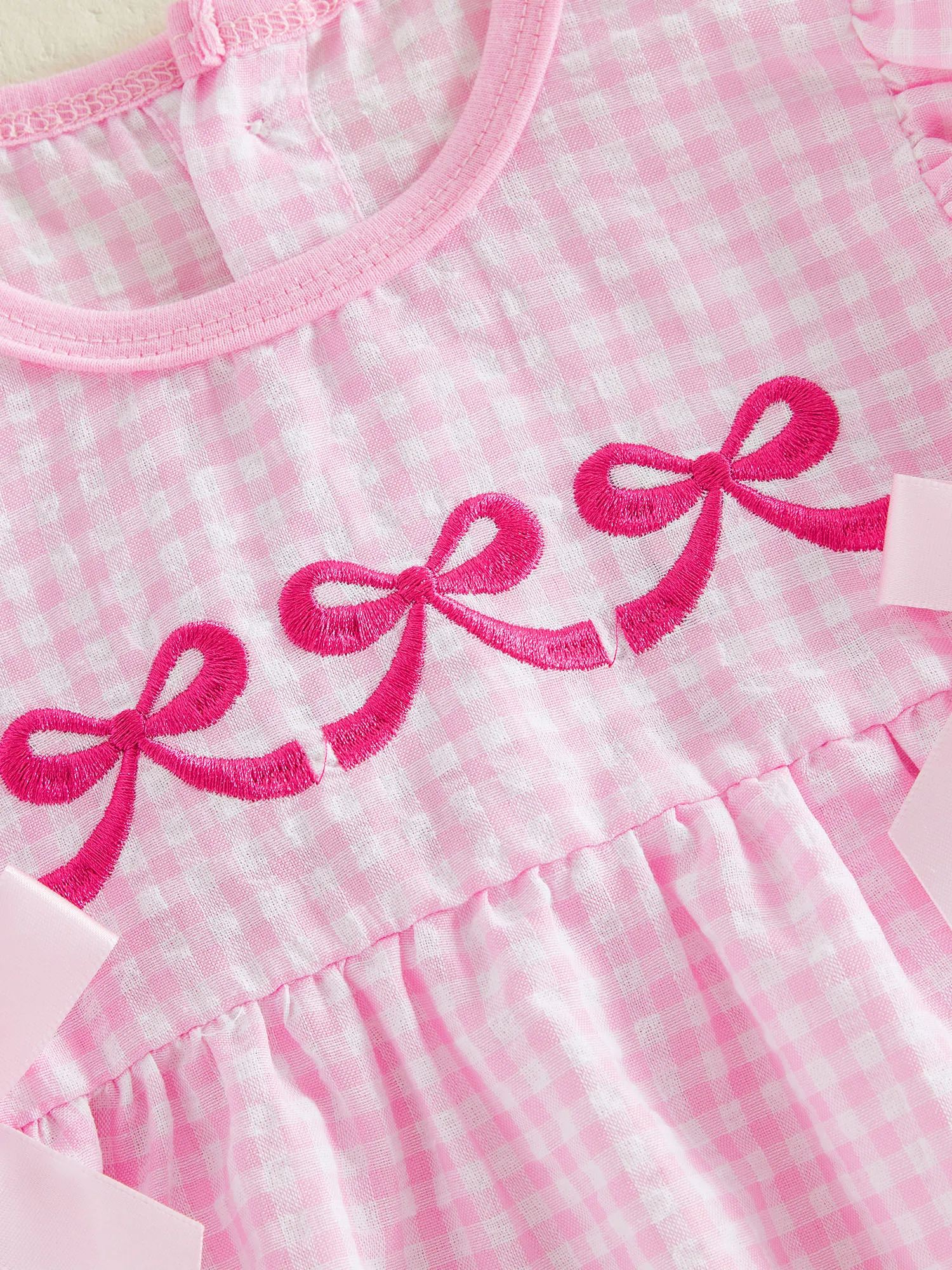 

Комплект из 3 предметов для мальчика: рубашка в клетку, джинсовые шорты и галстук-бабочка. Нарядная одежда для младенцев на свадьбу или праздник.