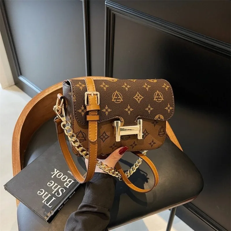 

Versatile Traveler Jewel Bag Women Multifunctional Shoulder Handbag Adaptable For Different Destinations And Climates